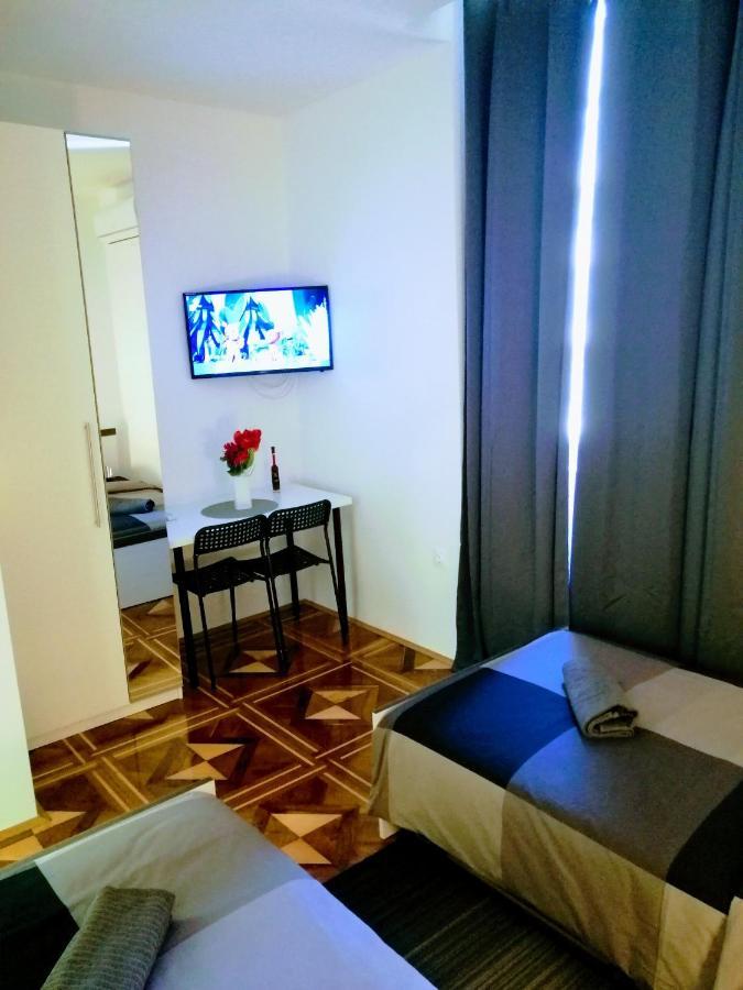 Zpula Center Studio Apartments Ngoại thất bức ảnh