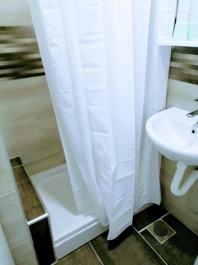 Zpula Center Studio Apartments Ngoại thất bức ảnh