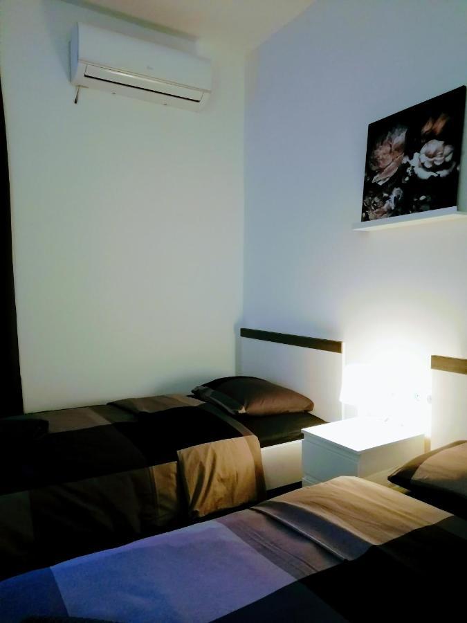 Zpula Center Studio Apartments Ngoại thất bức ảnh