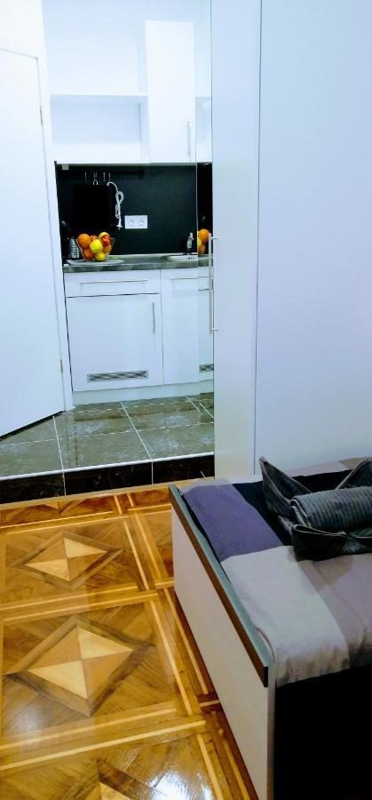 Zpula Center Studio Apartments Ngoại thất bức ảnh