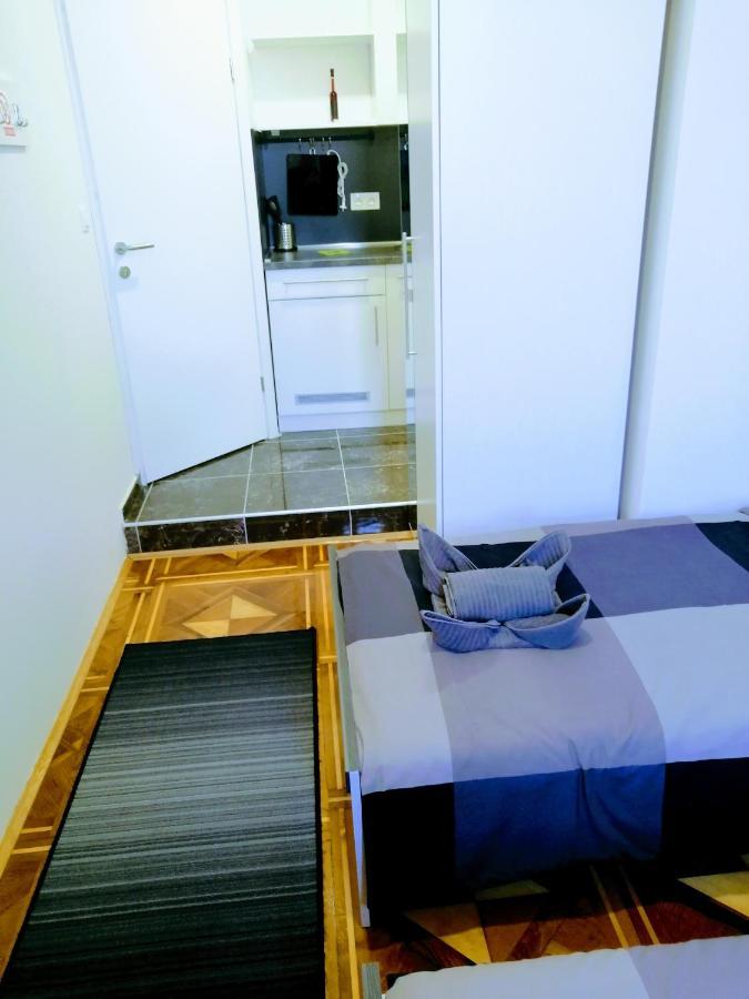 Zpula Center Studio Apartments Ngoại thất bức ảnh