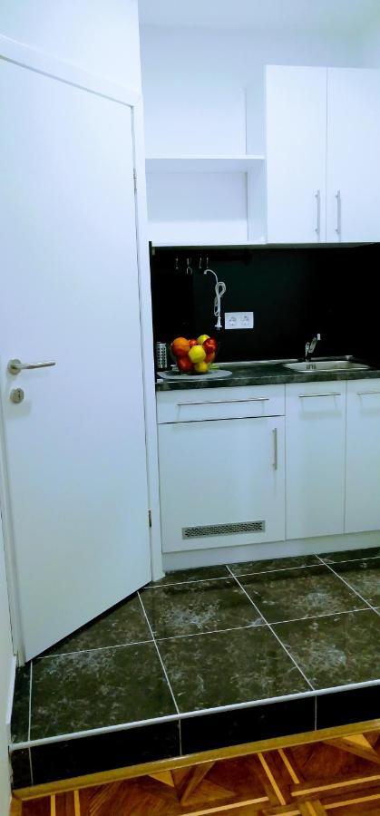 Zpula Center Studio Apartments Ngoại thất bức ảnh