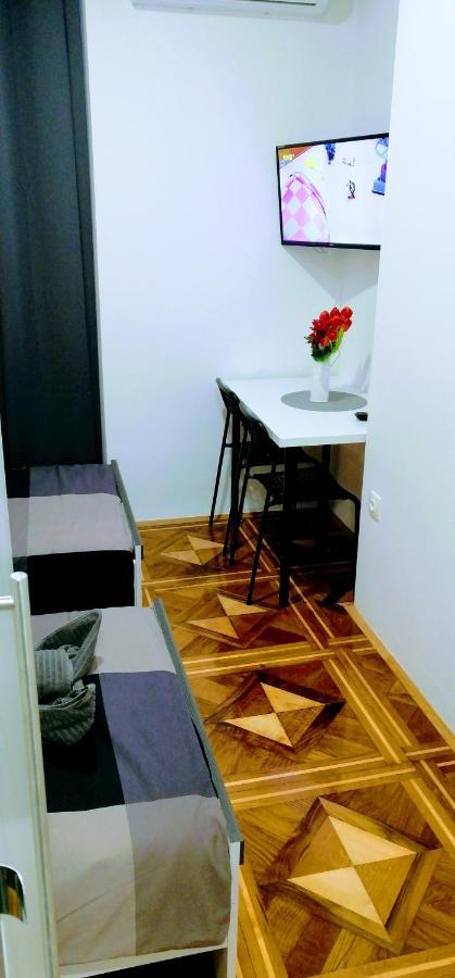 Zpula Center Studio Apartments Ngoại thất bức ảnh