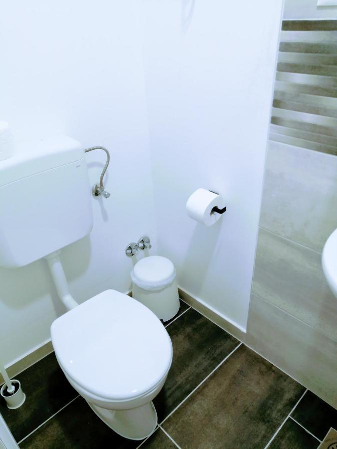 Zpula Center Studio Apartments Ngoại thất bức ảnh