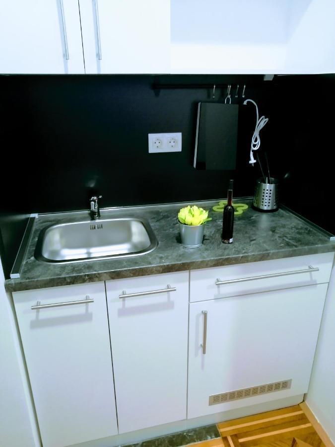 Zpula Center Studio Apartments Ngoại thất bức ảnh