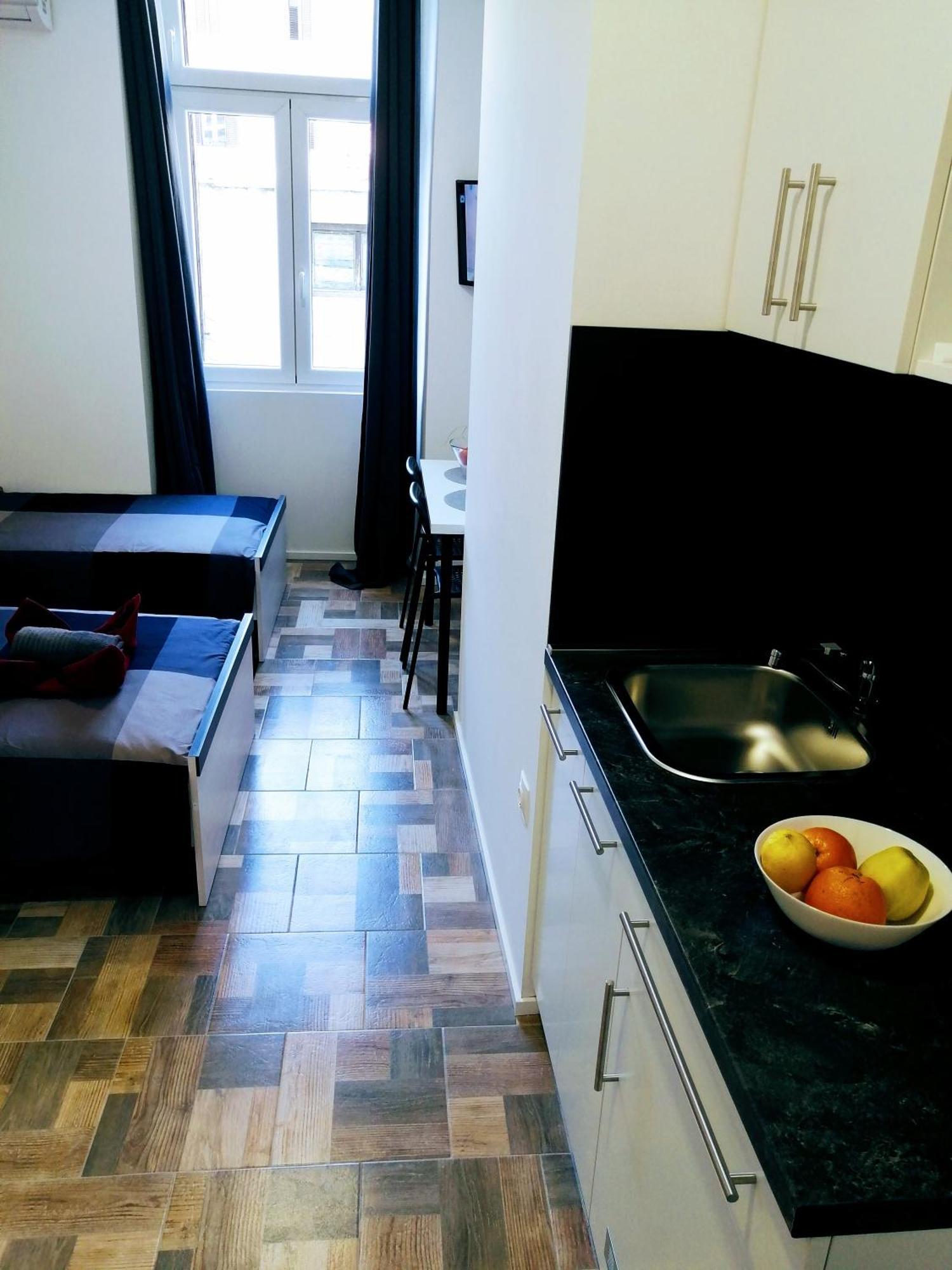 Zpula Center Studio Apartments Ngoại thất bức ảnh
