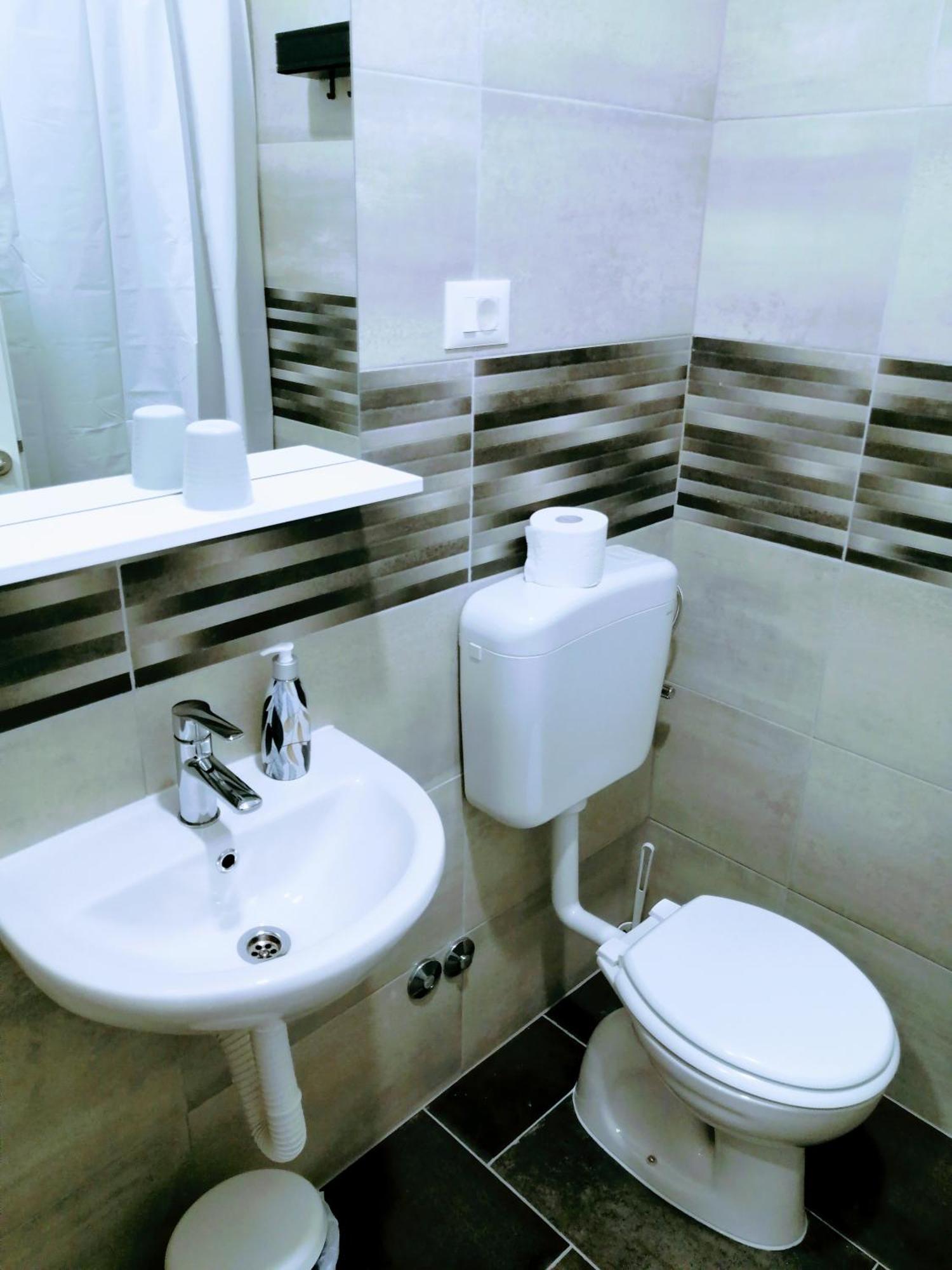 Zpula Center Studio Apartments Ngoại thất bức ảnh